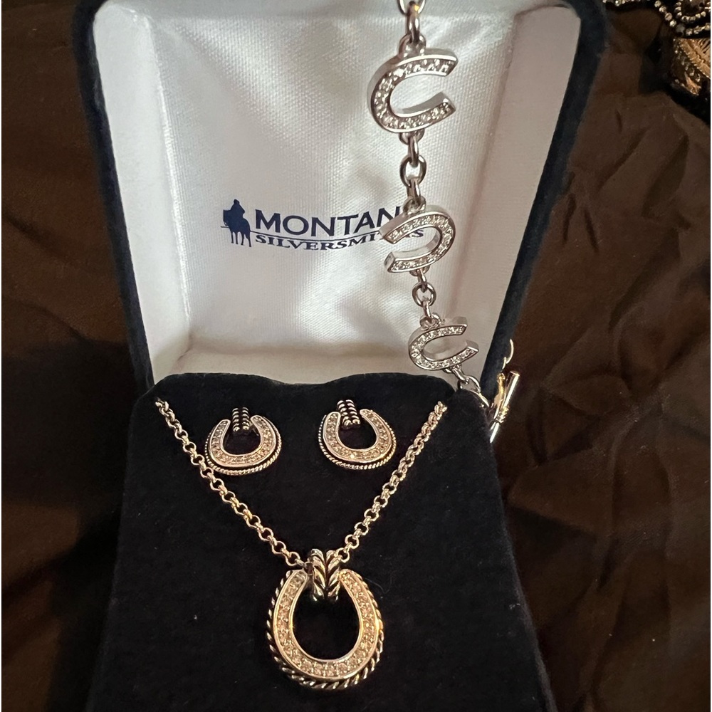 Necklace , earrings and bracelet